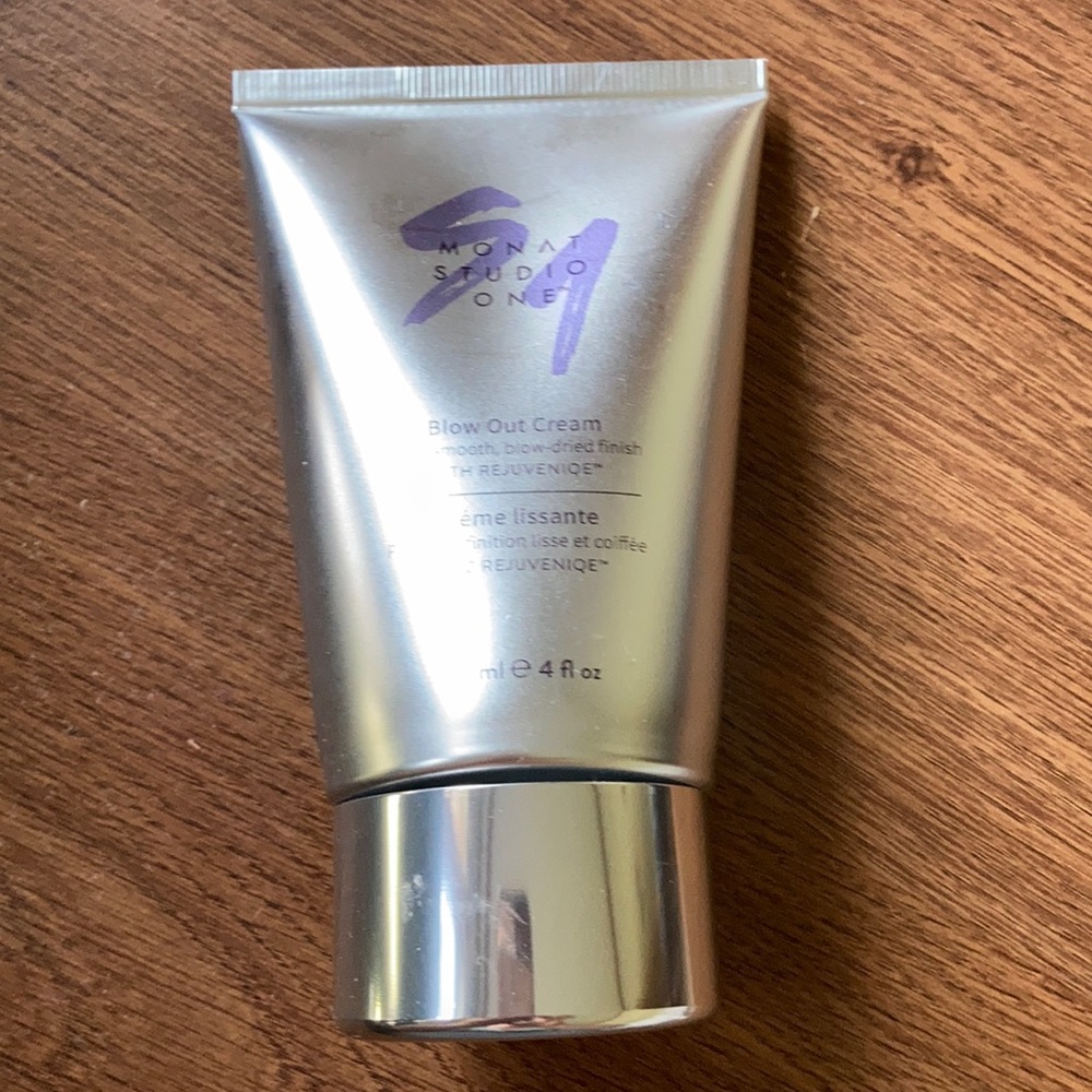 Monat blow out cream